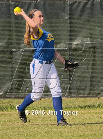Thumbnail 1 in Lipan softball @ Santo photogallery.