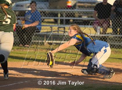 Thumbnail 3 in Lipan softball @ Santo photogallery.