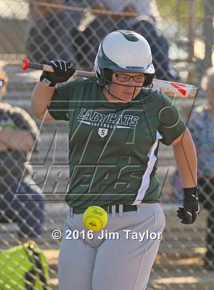 Thumbnail 3 in Lipan softball @ Santo photogallery.