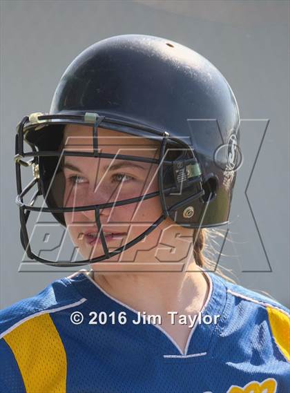 Thumbnail 3 in Lipan softball @ Santo photogallery.