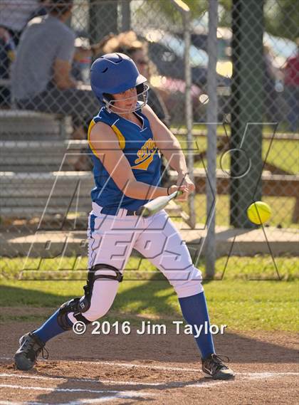 Thumbnail 1 in Lipan softball @ Santo photogallery.
