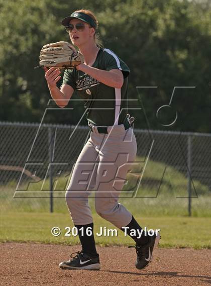 Thumbnail 3 in Lipan softball @ Santo photogallery.