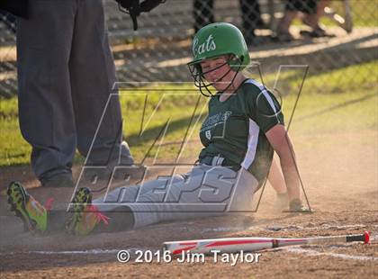 Thumbnail 2 in Lipan softball @ Santo photogallery.