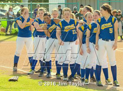 Thumbnail 1 in Lipan softball @ Santo photogallery.