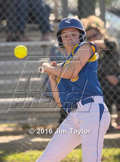 Thumbnail 1 in Lipan softball @ Santo photogallery.