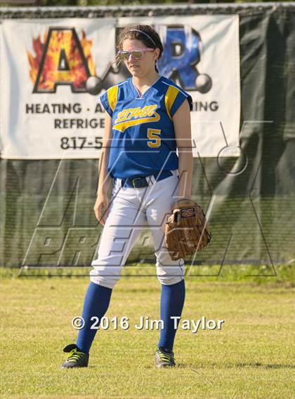 Thumbnail 3 in Lipan softball @ Santo photogallery.