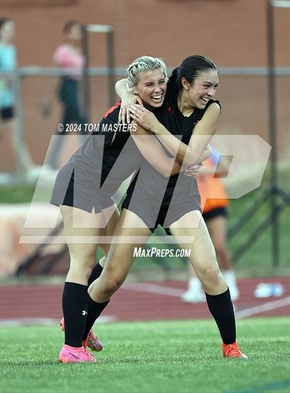 Thumbnail 2 in Marvin Ridge vs. Myers Park (NCHSAA 4A Round 4) photogallery.