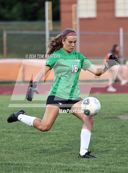 Thumbnail 2 in Marvin Ridge vs. Myers Park (NCHSAA 4A Round 4) photogallery.