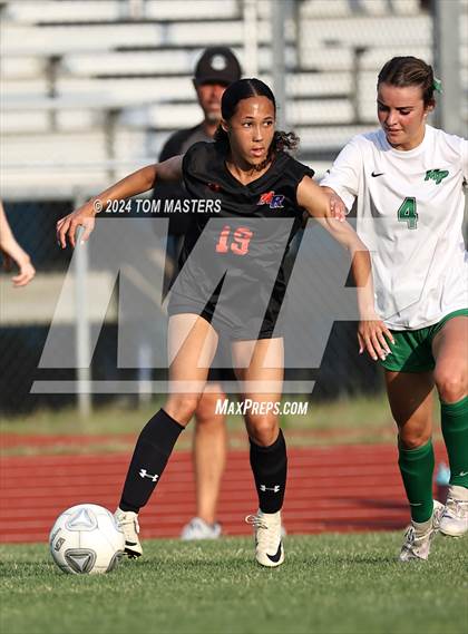 Thumbnail 3 in Marvin Ridge vs. Myers Park (NCHSAA 4A Round 4) photogallery.