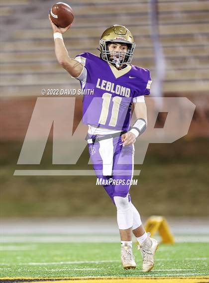 Thumbnail 3 in North Andrew vs. Bishop LeBlond (MSHSAA 8-Man Championship) photogallery.
