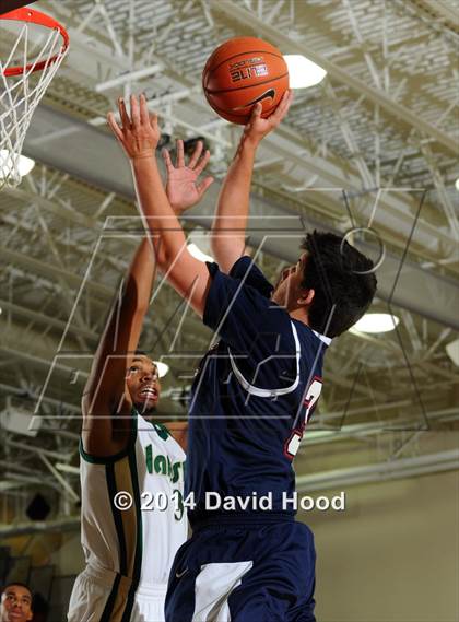 Thumbnail 2 in Pacific Hills vs. Lakeside (MaxPreps Holiday Classic) photogallery.