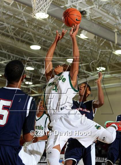 Thumbnail 2 in Pacific Hills vs. Lakeside (MaxPreps Holiday Classic) photogallery.