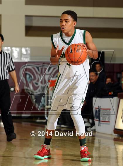 Thumbnail 1 in Pacific Hills vs. Lakeside (MaxPreps Holiday Classic) photogallery.