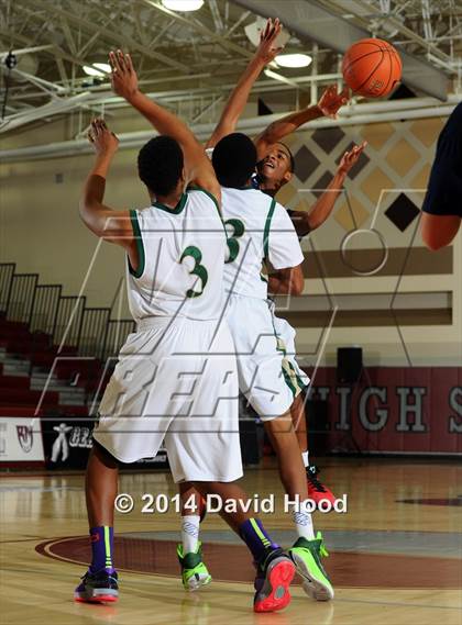 Thumbnail 1 in Pacific Hills vs. Lakeside (MaxPreps Holiday Classic) photogallery.