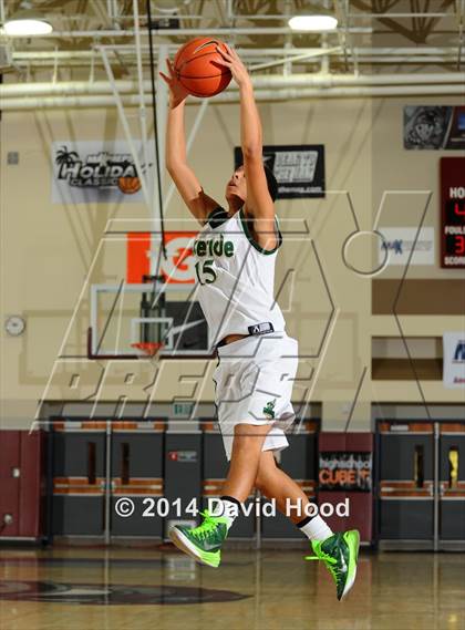 Thumbnail 3 in Pacific Hills vs. Lakeside (MaxPreps Holiday Classic) photogallery.