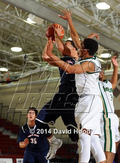Thumbnail 1 in Pacific Hills vs. Lakeside (MaxPreps Holiday Classic) photogallery.