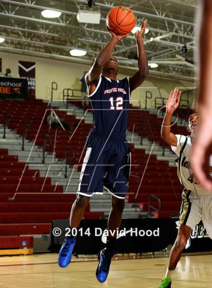 Thumbnail 2 in Pacific Hills vs. Lakeside (MaxPreps Holiday Classic) photogallery.