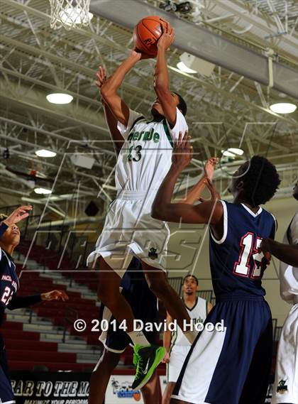 Thumbnail 1 in Pacific Hills vs. Lakeside (MaxPreps Holiday Classic) photogallery.