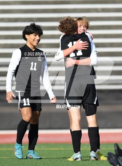 Thumbnail 2 in Central Catholic vs. Jesuit (OSAA 6A Quarterfinal) photogallery.