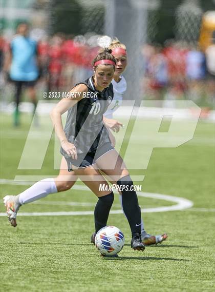 Thumbnail 2 in Fort Zumwalt South v Smithville (MSHSAA Class 3 State Championship) photogallery.