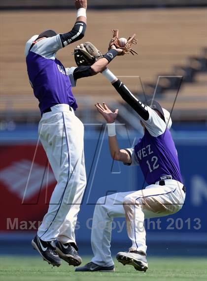 Thumbnail 3 in Van Nuys vs. Chavez (CIF LACS D2 Final) photogallery.