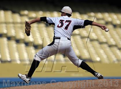 Thumbnail 2 in Van Nuys vs. Chavez (CIF LACS D2 Final) photogallery.