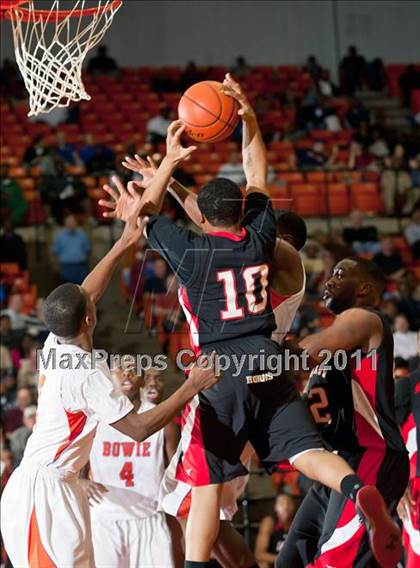 Thumbnail 3 in Bowie vs. Cedar Hill (5A Regional Semifinal Playoff) photogallery.