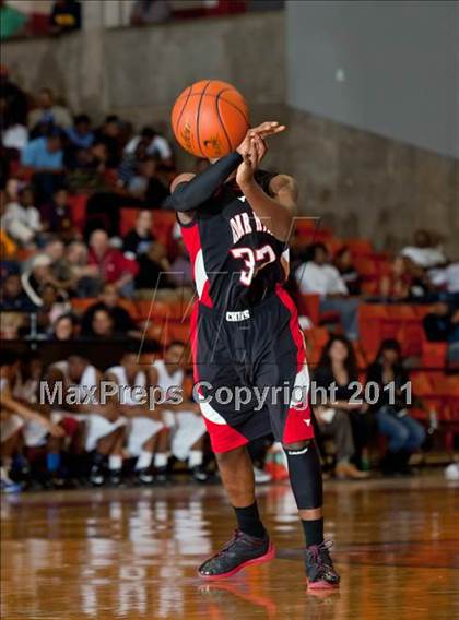 Thumbnail 3 in Bowie vs. Cedar Hill (5A Regional Semifinal Playoff) photogallery.