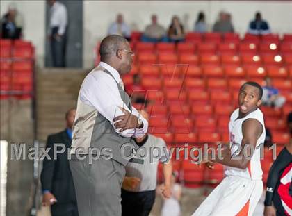 Thumbnail 1 in Bowie vs. Cedar Hill (5A Regional Semifinal Playoff) photogallery.