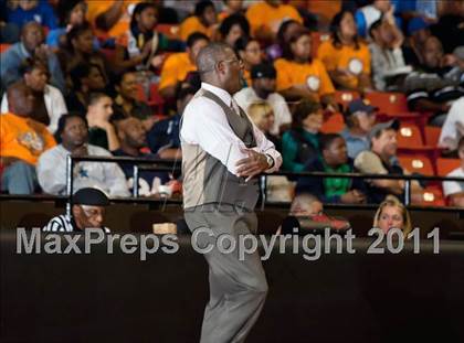 Thumbnail 1 in Bowie vs. Cedar Hill (5A Regional Semifinal Playoff) photogallery.
