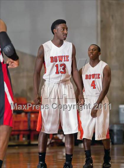 Thumbnail 3 in Bowie vs. Cedar Hill (5A Regional Semifinal Playoff) photogallery.