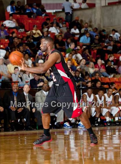 Thumbnail 3 in Bowie vs. Cedar Hill (5A Regional Semifinal Playoff) photogallery.