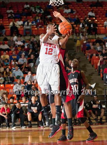 Thumbnail 1 in Bowie vs. Cedar Hill (5A Regional Semifinal Playoff) photogallery.