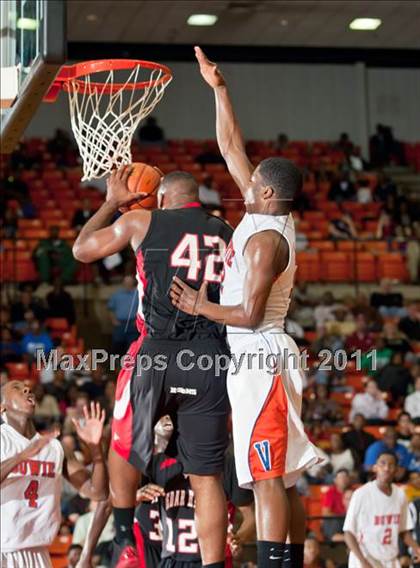 Thumbnail 3 in Bowie vs. Cedar Hill (5A Regional Semifinal Playoff) photogallery.