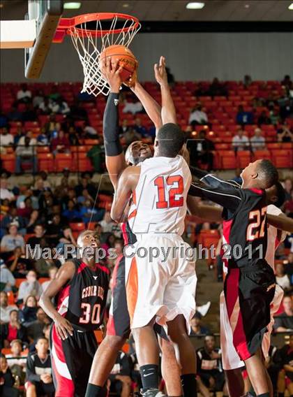 Thumbnail 2 in Bowie vs. Cedar Hill (5A Regional Semifinal Playoff) photogallery.