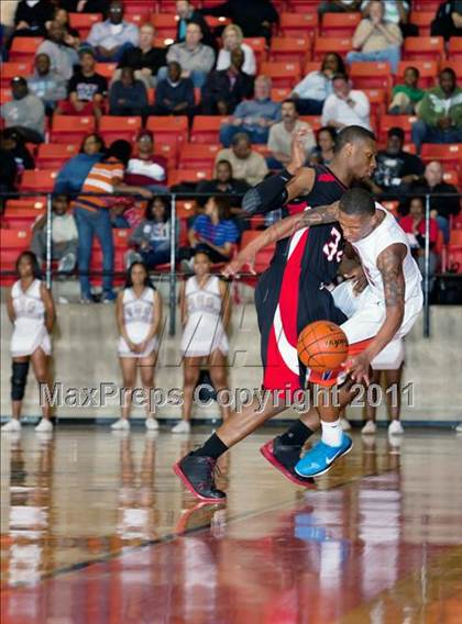 Thumbnail 1 in Bowie vs. Cedar Hill (5A Regional Semifinal Playoff) photogallery.