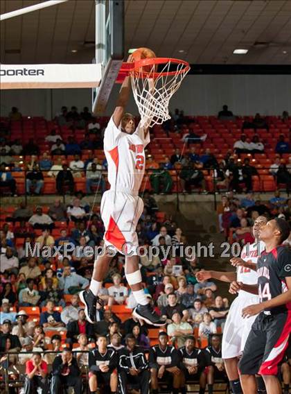 Thumbnail 3 in Bowie vs. Cedar Hill (5A Regional Semifinal Playoff) photogallery.