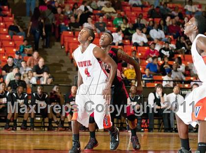 Thumbnail 1 in Bowie vs. Cedar Hill (5A Regional Semifinal Playoff) photogallery.
