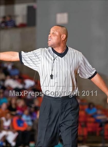 Thumbnail 1 in Bowie vs. Cedar Hill (5A Regional Semifinal Playoff) photogallery.