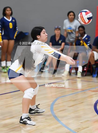 Thumbnail 2 in Vista vs. Moreno Valley (Nike TOC Southwest) photogallery.