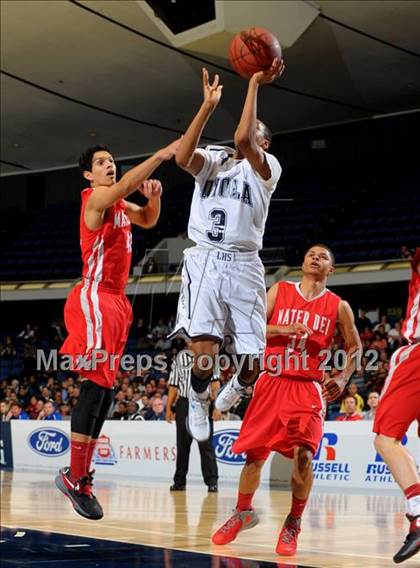 Thumbnail 1 in Mater Dei vs. Loyola (CIF SS D1AA Semifinal) photogallery.