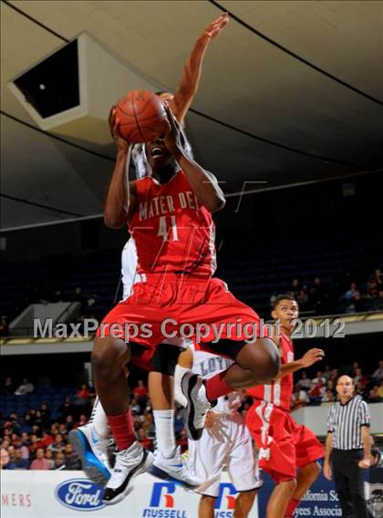 Thumbnail 3 in Mater Dei vs. Loyola (CIF SS D1AA Semifinal) photogallery.