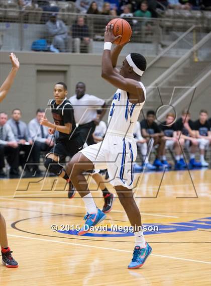 Thumbnail 2 in Plano West vs. Cedar Hill (UIL 6A Regional Quarterfinal Playoff) photogallery.