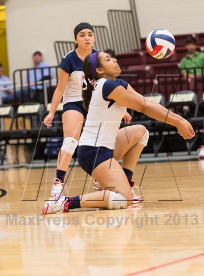 Thumbnail 2 in Madison vs. Roosevelt photogallery.