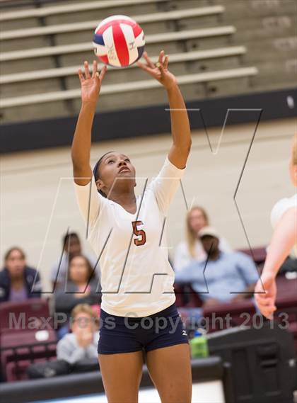 Thumbnail 2 in Madison vs. Roosevelt photogallery.