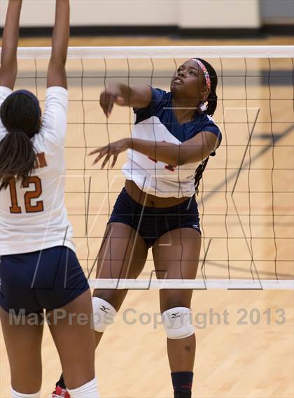 Thumbnail 3 in Madison vs. Roosevelt photogallery.