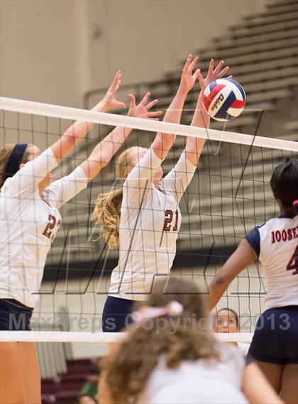 Thumbnail 3 in Madison vs. Roosevelt photogallery.