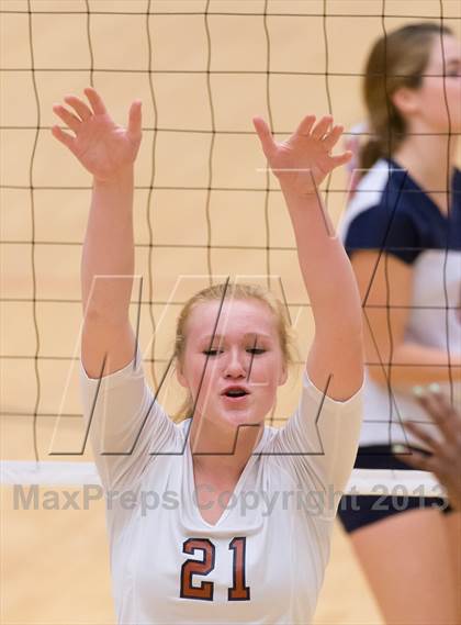 Thumbnail 2 in Madison vs. Roosevelt photogallery.