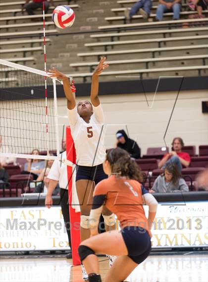 Thumbnail 1 in Madison vs. Roosevelt photogallery.