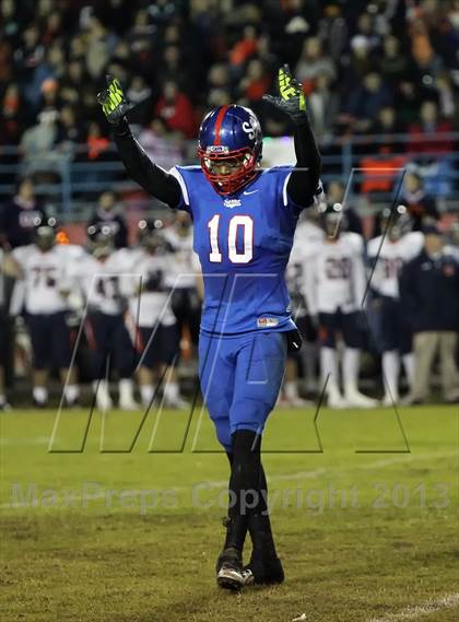 Thumbnail 2 in Serra vs. Chaminade (CIF SS Western Division Final) photogallery.